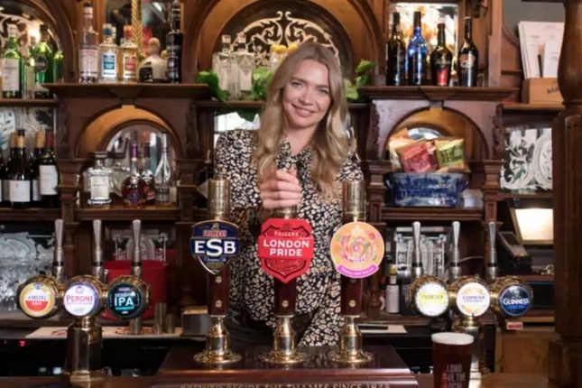 Jodie Kidd pub