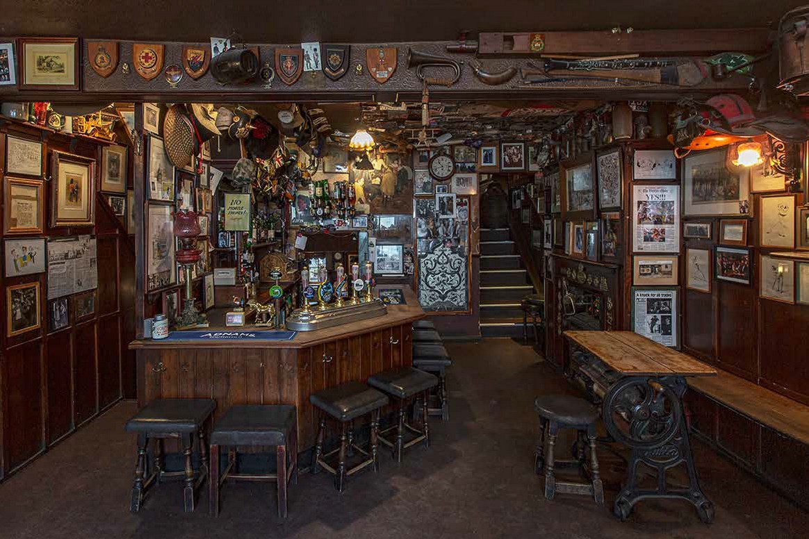 Photographer and writer seek out London’s hidden pub gems thumbnail