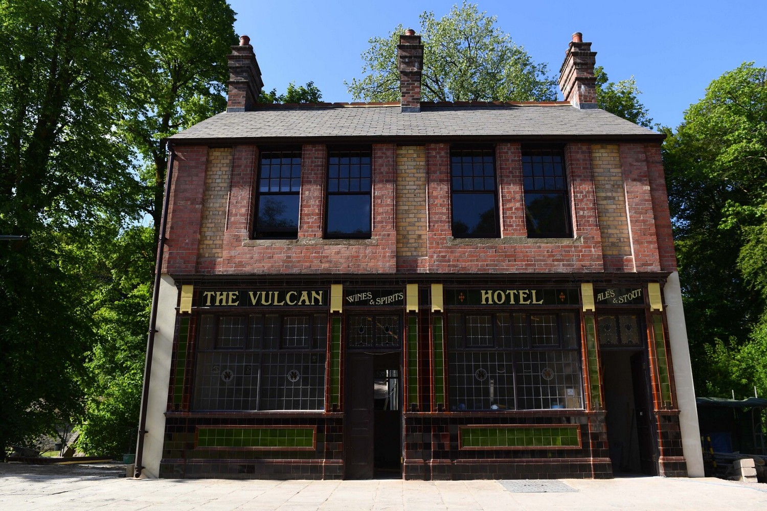 Cardiff’s famous Vulcan pub to re-open today thumbnail