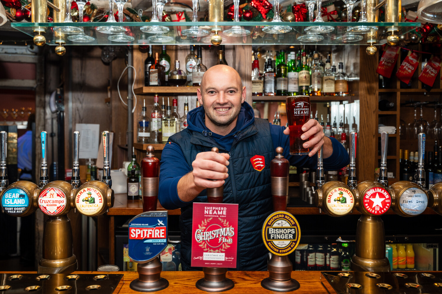 Cricketer pours first pint at re-opened Essex pub thumbnail