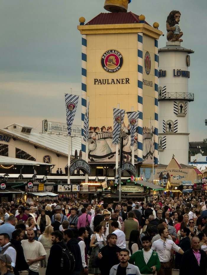 Bomb fears delay Oktoberfest opening thumbnail