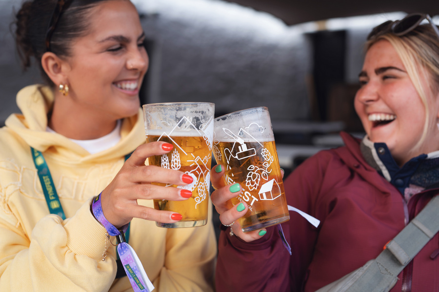 Fynefest women cheers