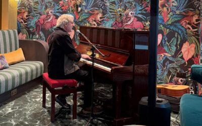 Dean Friedman playing