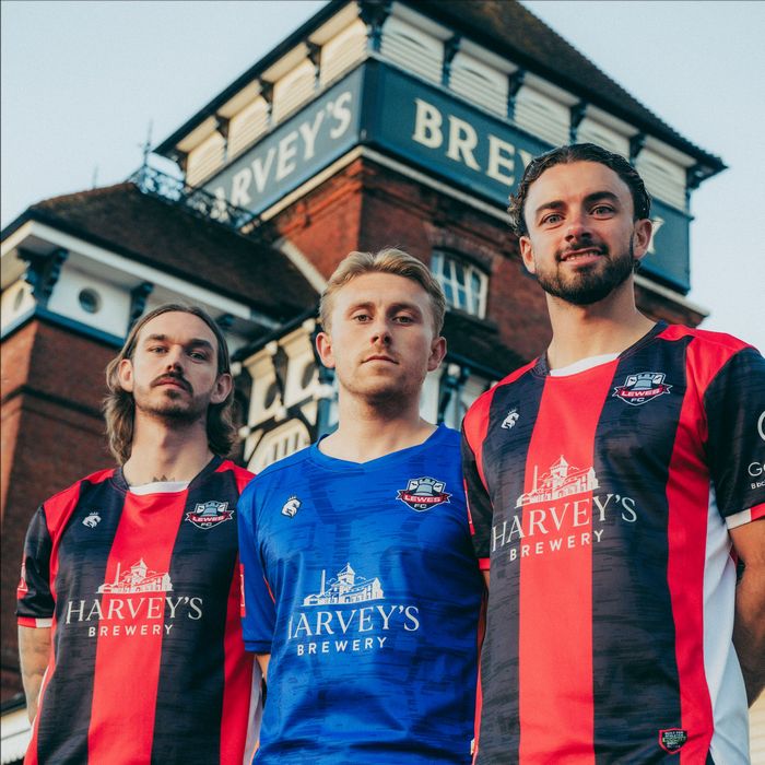 Harvey’s takes to the field on Lewes FC shirts